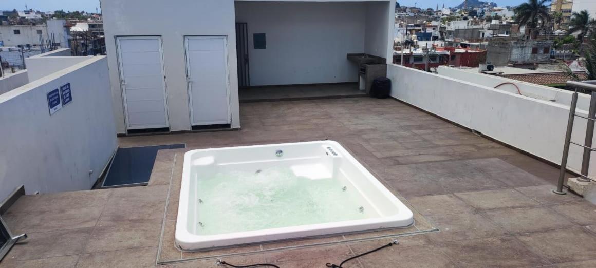 2Br-3Ba Condo Block From Beach W Rooftop Jacuzzi Mazatlán Esterno foto